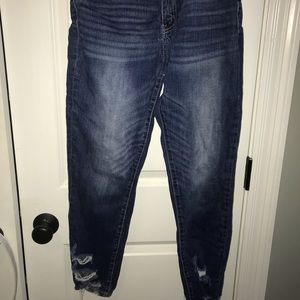 Kancan jeans from Buckle. High rise. Fraying